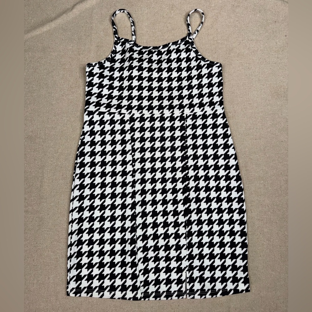 Between Girls Dress Size 12 Black White Houndstooth Sleeveless Shift Short
